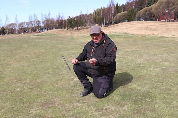 Katinkullan viheriöt ovat kohta kunnossa – Kentillä kasvaa eri nata- ja röllilaatuja, ja alueen hoito on tarkkuustyötä