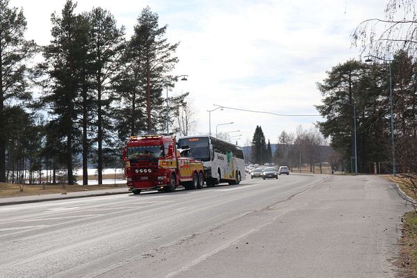 Rikkoutunut linja-auto hidasti liikenteen sujuvuutta keskustassa
