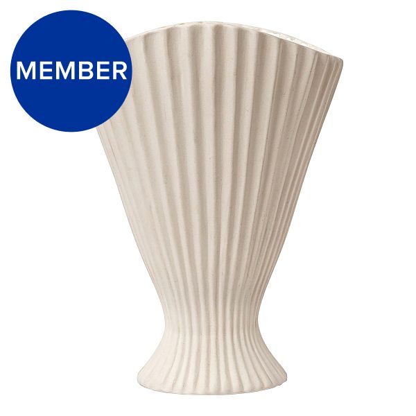 Fountain vase, off-white