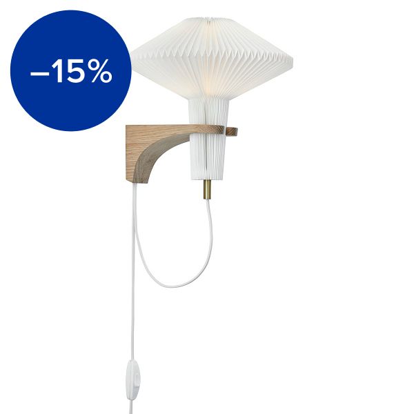 Wall lamp 204, light oak
