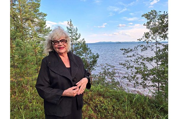 Sotkamolaistaiteilija Irja Juntusen tunteikas elokuu: ensin hääjuhla ensirakkauden kanssa, nyt Pro Kainuu -tunnustuspalkinto