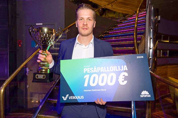 Vuoden pesäpalloilija Hannes Pekkinen kertoo, että menestys on vaatinut kovaa treeniä monta vuotta – Paljon on kiinni myös itseluottamuksesta