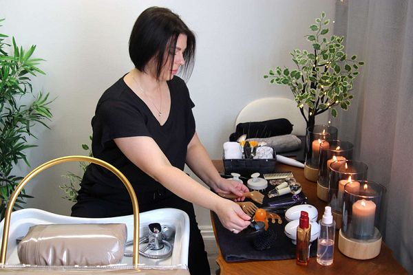 Hierontastudion Sotkamoon perustanut Svitlana Kochyna on kiinnostunut ihmisten hyvinvoinnista