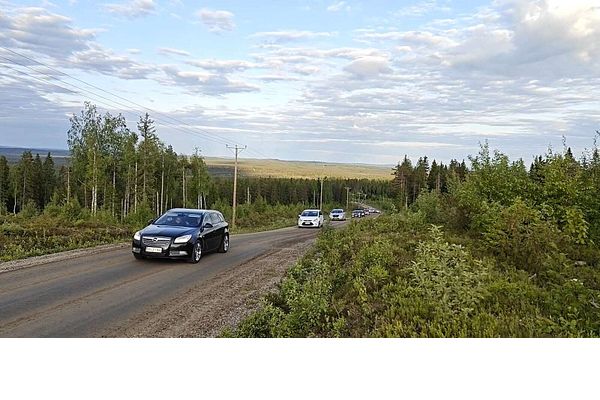 Nuoret järjestivät muistoajelun Sotkamon auto-onnettomuudessa menehtyneelle